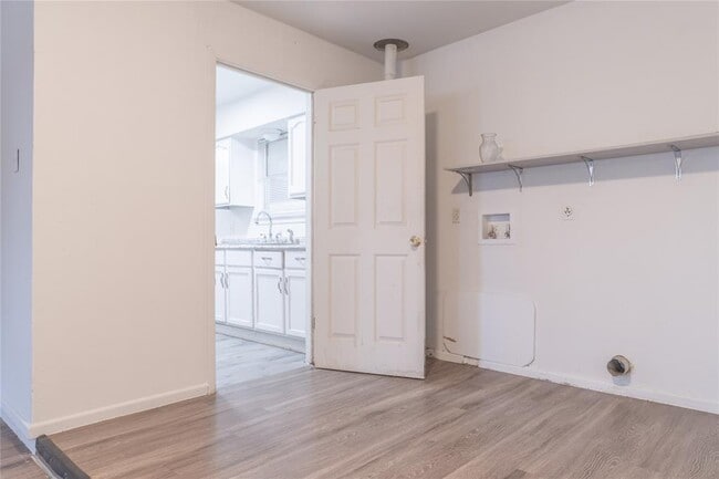 Building Photo - 1430 TX-46