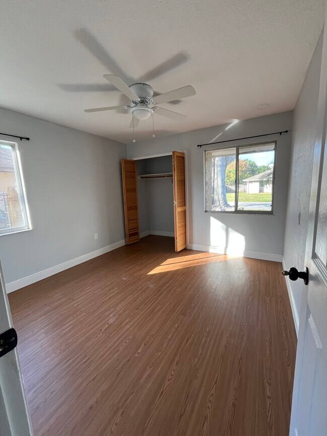 Building Photo - 325 Redwing Way