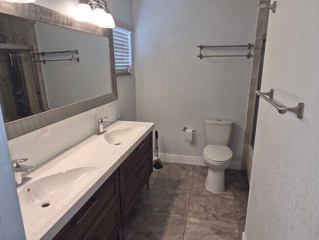 Building Photo - 10509 Montpelier Cir