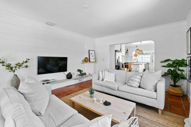 Building Photo - 815 N Ocean Breeze