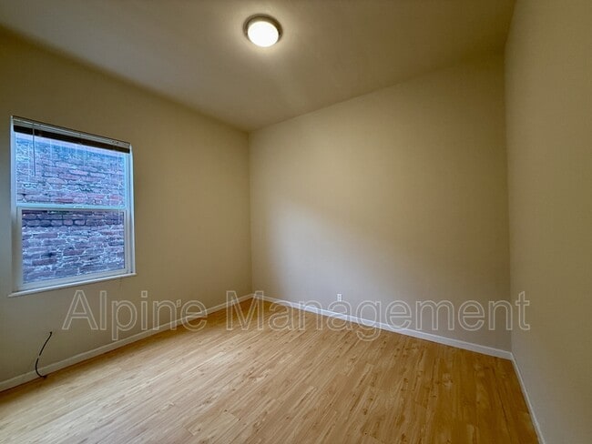 Building Photo - 2315 Mission St