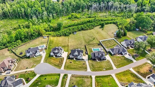 Building Photo - Lease OR Lease to Own