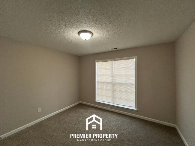 Building Photo - Spacious 4 Bedroom Home for Rent in Memphis | Vaulted Ceilings, Bay Windows & Fenced Yard