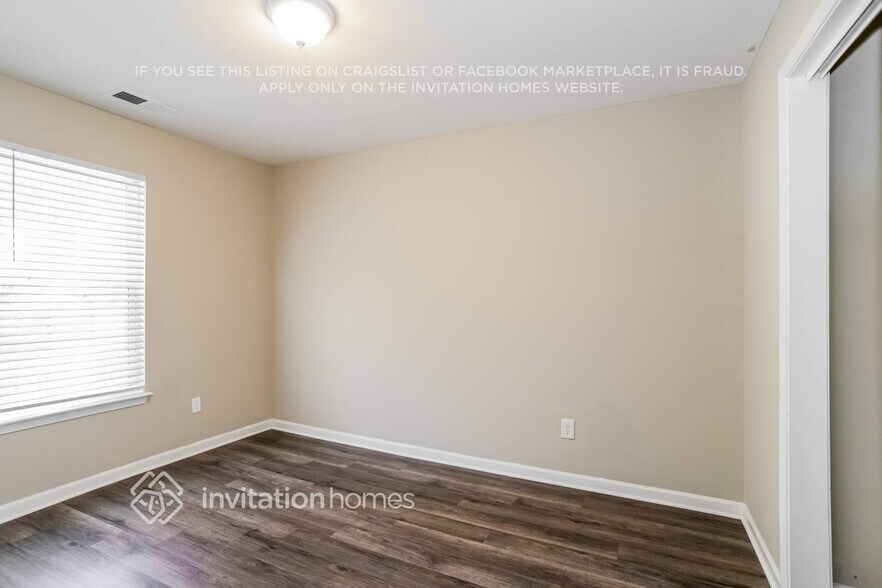 Building Photo - 15232 De Havilland Dr
