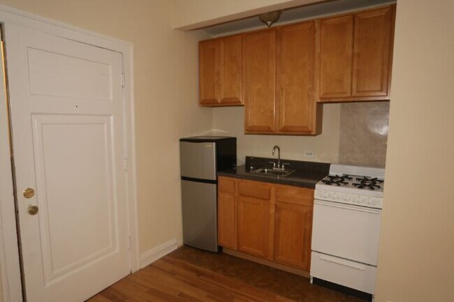 Building Photo - 4349 N Damen