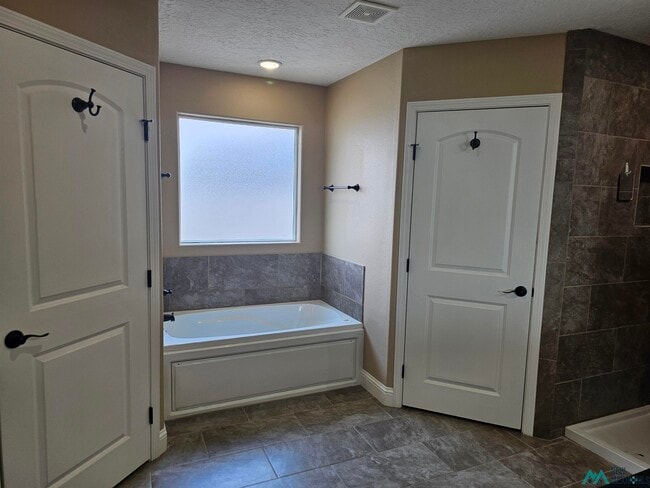 Building Photo - 2107 Mockingbird Ln