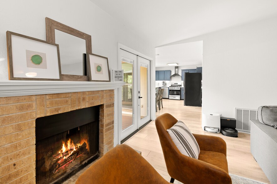 Building Photo - 2110 Spring Breeze Dr