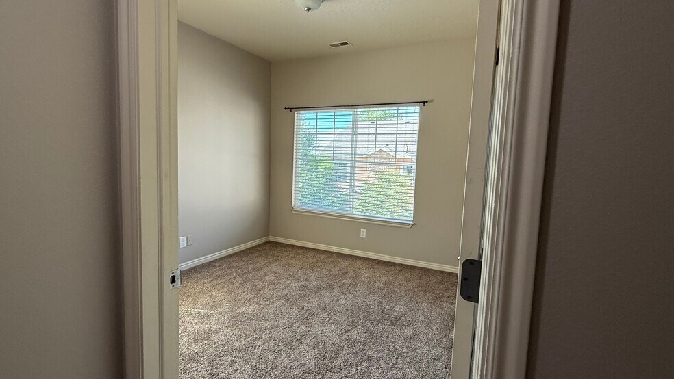 Building Photo - 1174 S. Meadow Fork #6