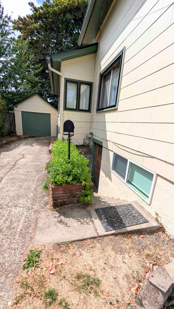 Building Photo - Corvallis Duplex
