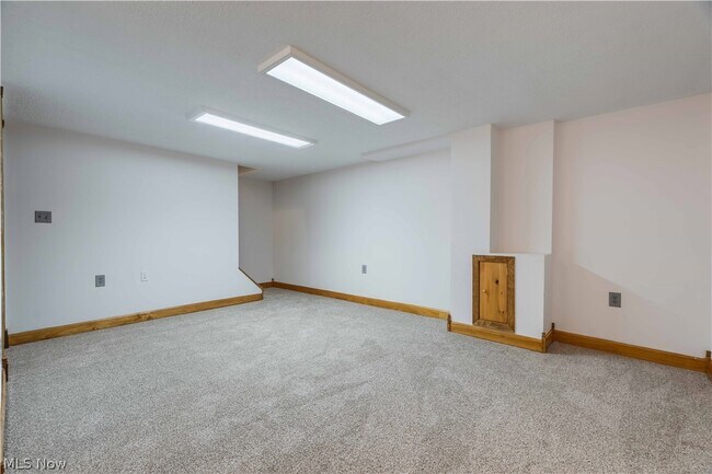 Building Photo - 4599 Cox Dr