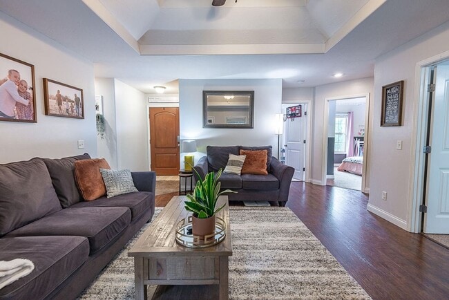 Building Photo - 4 Bedroom | 2 Bathroom | 2 Car Garage | Ba...