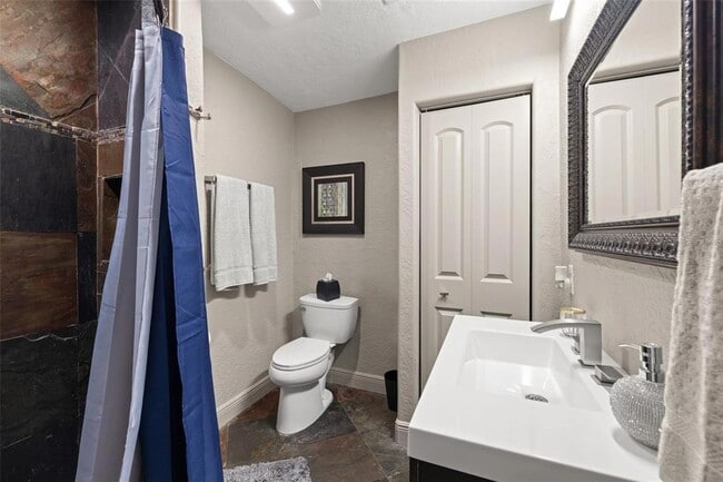Building Photo - 2785 Bayside Dr S