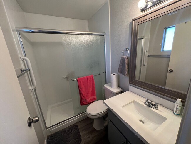 Building Photo - STUNNING 4BD/2BA SINGLE STORY IN HENDERSON. NO HOA!!