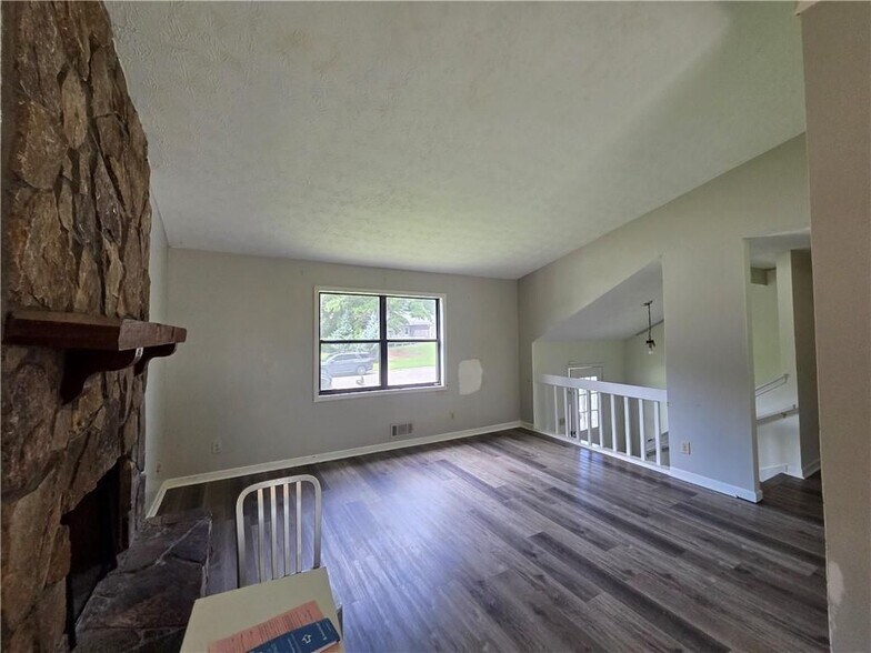 Building Photo - 5034 Cherokee Ct