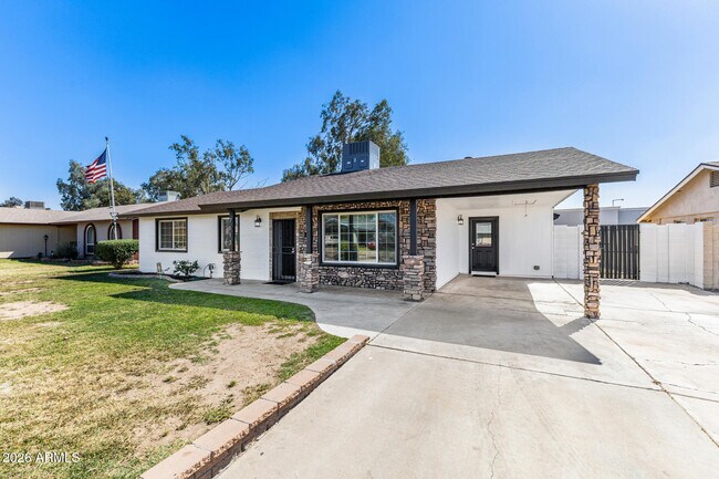 Building Photo - 7613 W Devonshire Ave