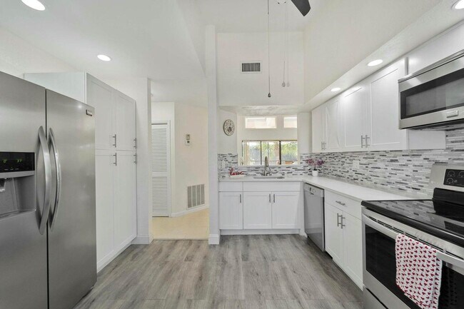 Building Photo - 7894 Granada Pl