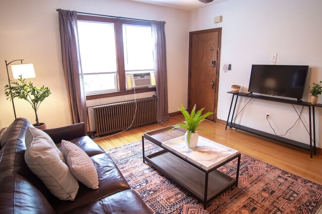 Building Photo - 1514 16th St SE