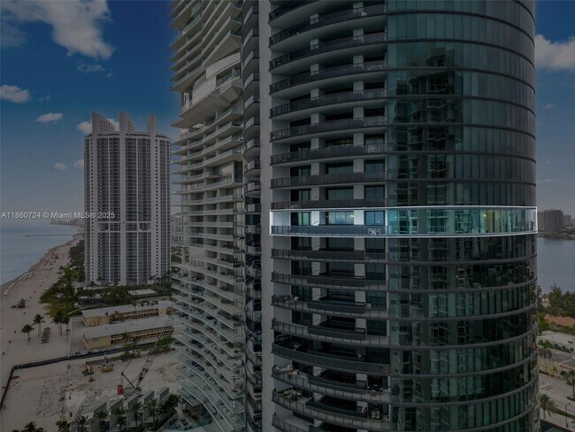 Building Photo - 18555 Collins Ave