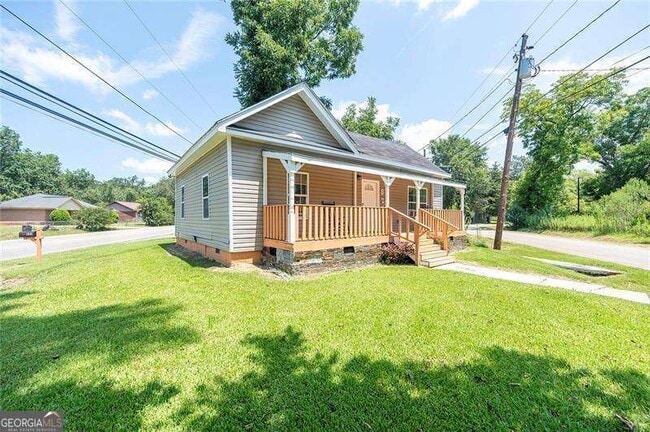 Building Photo - 823 Cooper Dr NE