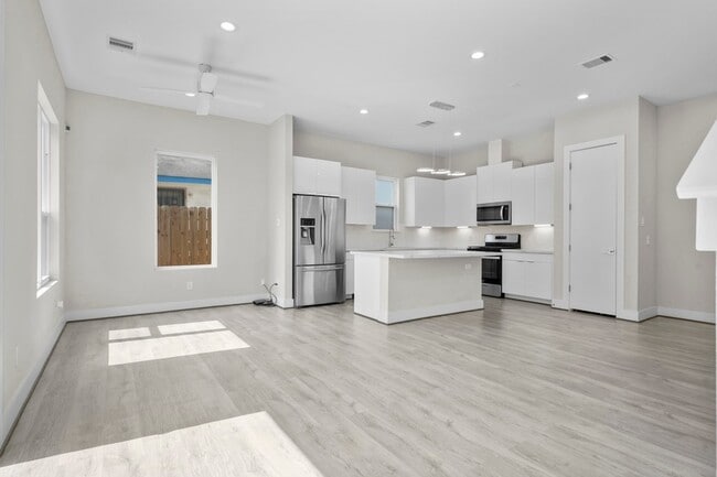 Building Photo - 861 Prosper St