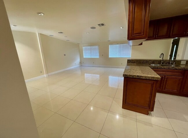 Building Photo - 15430 Archwood St
