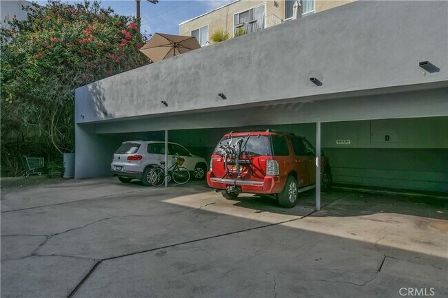 Building Photo - 11921 Goshen Ave