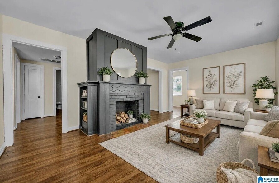 Building Photo - 741 Center Pl SW