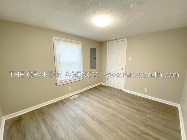 Building Photo - 8623 Plantation Rd