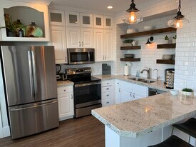 Building Photo - 991 E Senior Band Rd