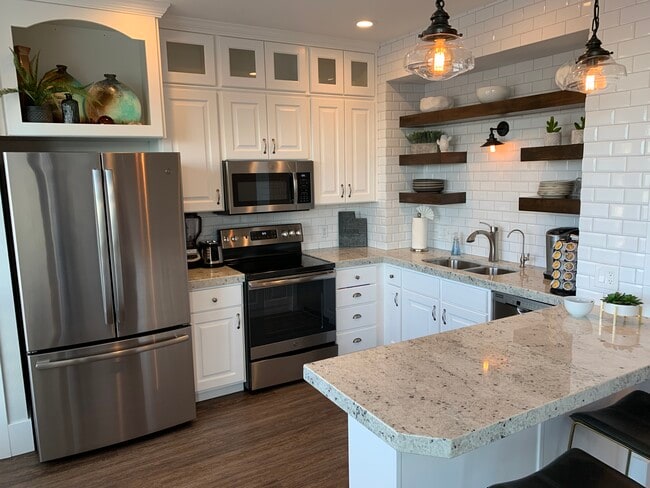 Building Photo - 991 E Senior Band Rd