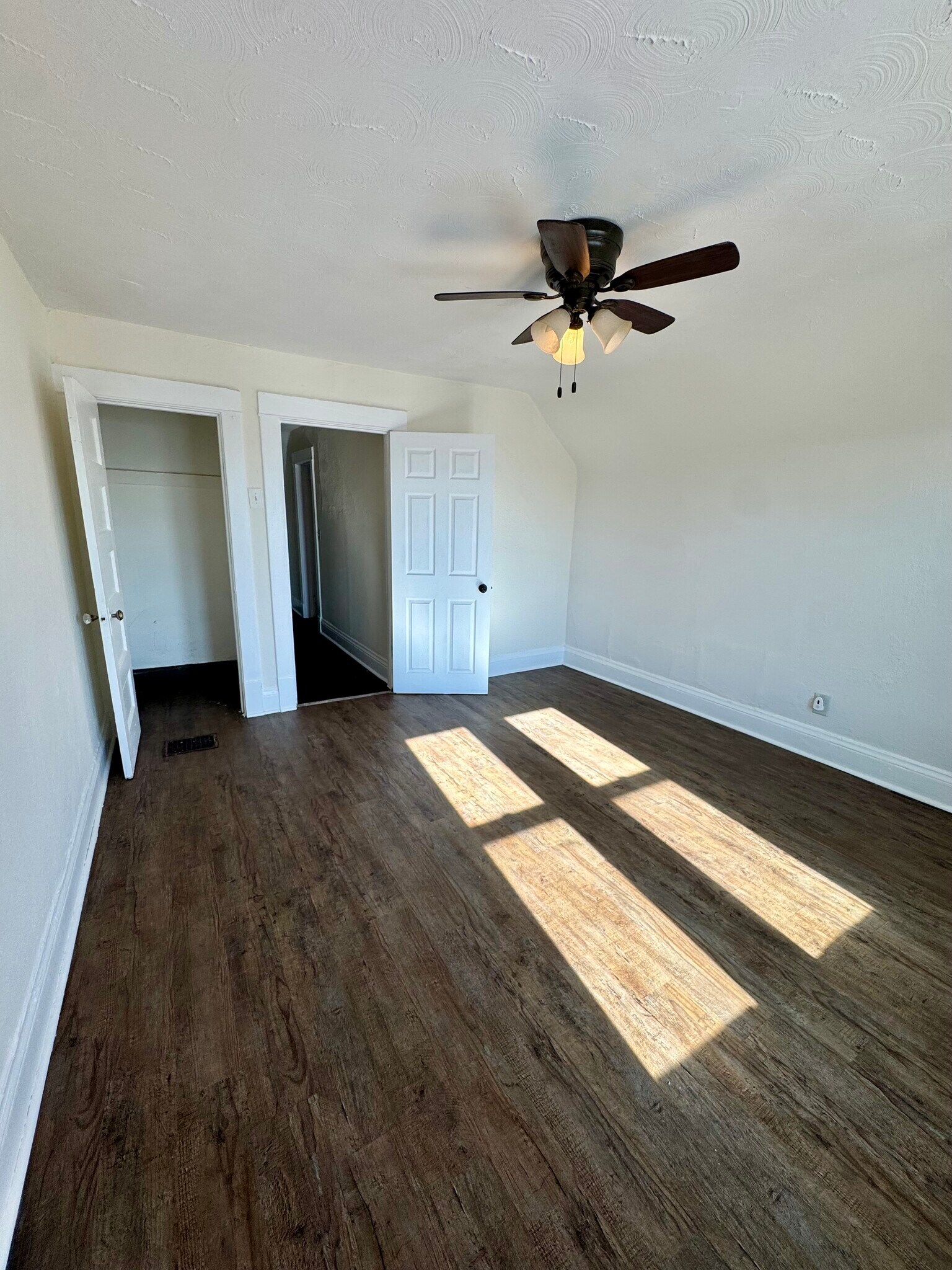 Building Photo - 906 Charlotte St