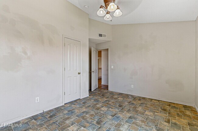 Building Photo - 409 Desert Chicory St