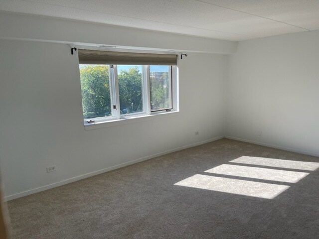 Primary bedroom - 2086 Saint Johns Ave
