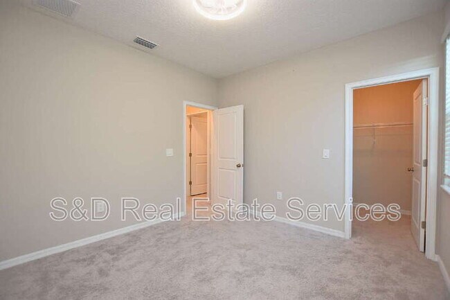 Building Photo - 6728 Great Bear Dr