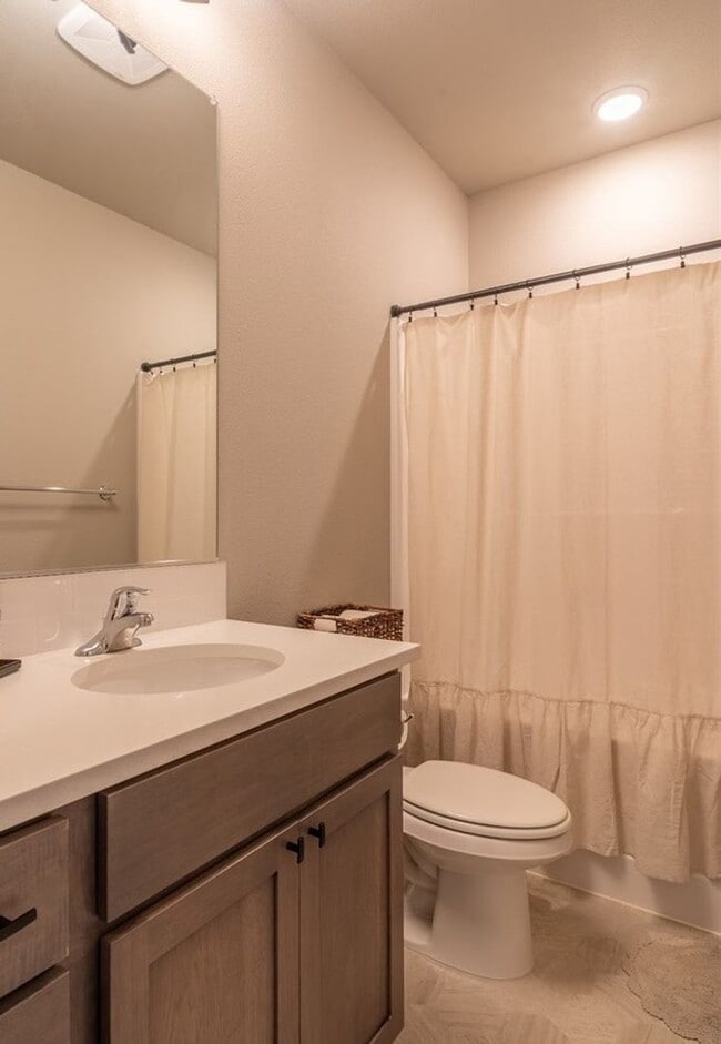 Building Photo - 3 Bedroom Home for Rent