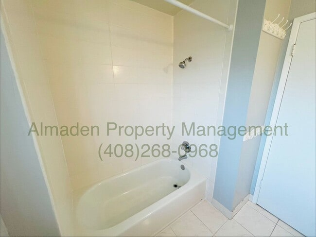 Building Photo - 1278 Oakglen Way