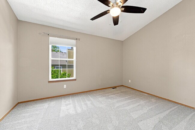 Building Photo - $2,470.95, 2 Bed, 2.5 bath Townhome in Centennial with in unit Laundry!