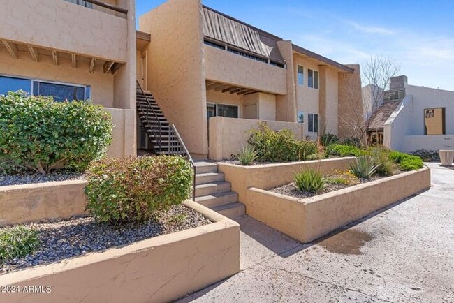 Building Photo - Single Level 3 bedroom Condo In Scottsdale!