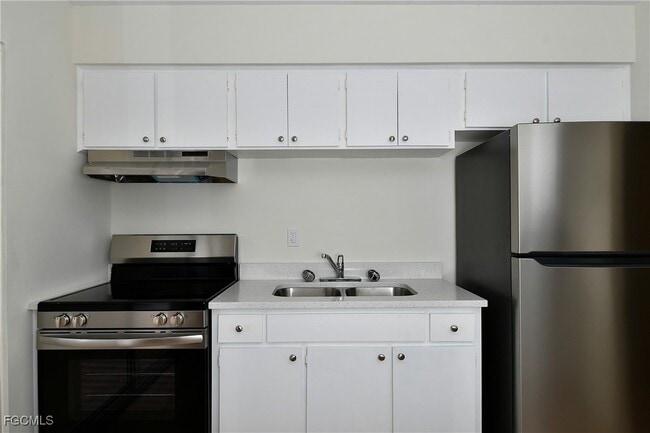 Building Photo - 16 Tangerine Ct