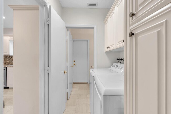 Building Photo - 22595 Esplanada Cir