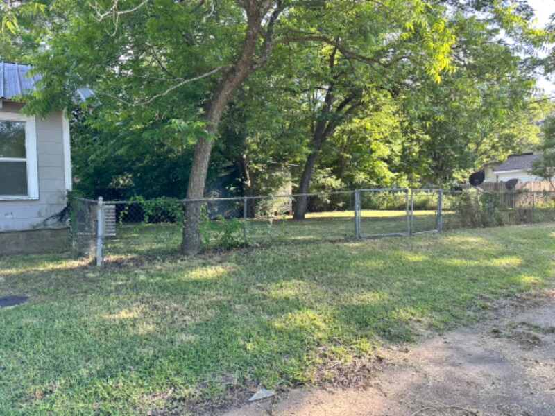 Building Photo - 3223 Pecan St