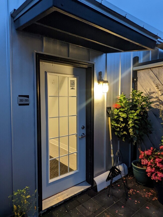 Building Photo - 130 E State St