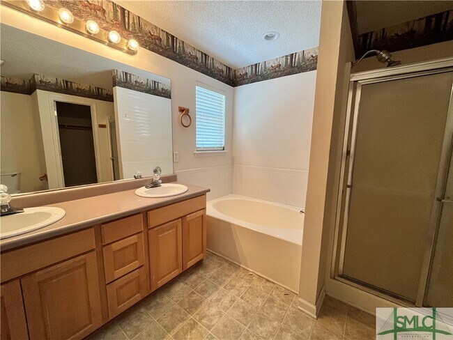 Building Photo - 233 Wild Rose Dr