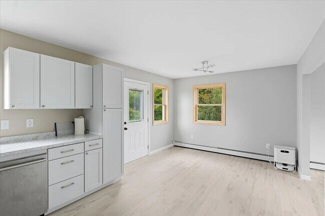 Building Photo - 89 Oakwood Dr