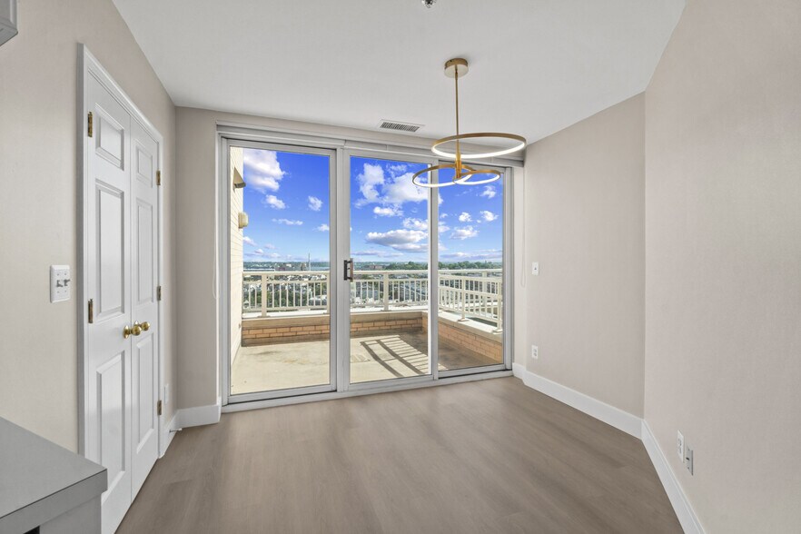 Building Photo - 100 Harborview Dr