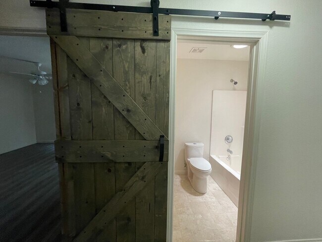 Building Photo - Charming Three Bedrooms, 2 Bathrooms Home In Apple Valley, Fully Fenced & Cross Fenced,