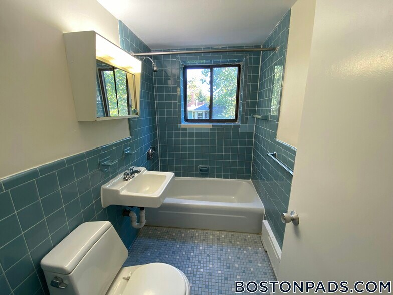 Building Photo - 15 Chester St