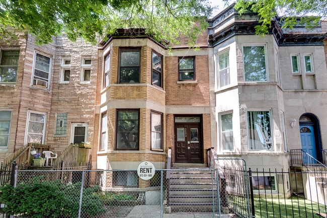 Primary Photo - 3554 N Wilton Ave