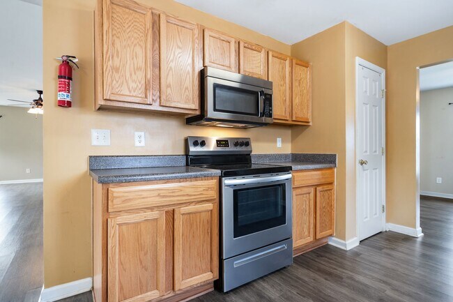 Building Photo - Beautiful 3BR Home with Fenced in Yard & 2-Car Garage in Raleigh