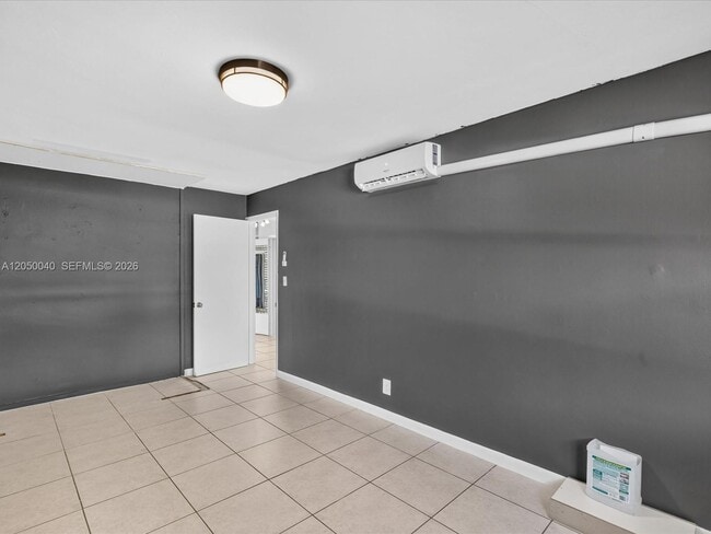 Building Photo - 2513 NE 33rd Ave